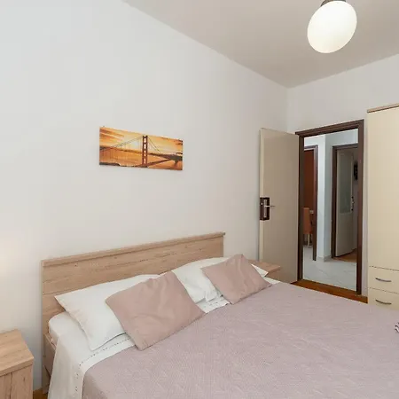 Ivo Appartement Pag Town